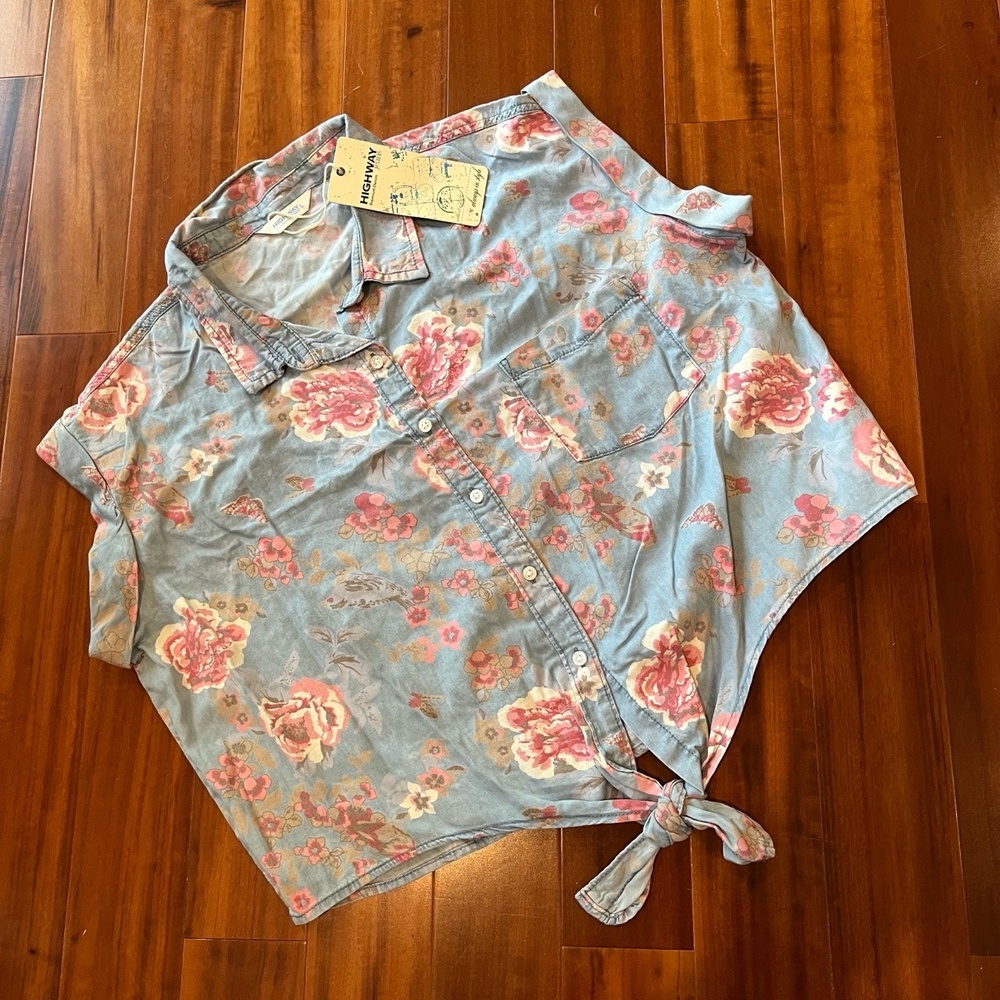 New NWT Highway Jeans Blue Shirt Top Short Sleeve Floral Western Tie Size Large